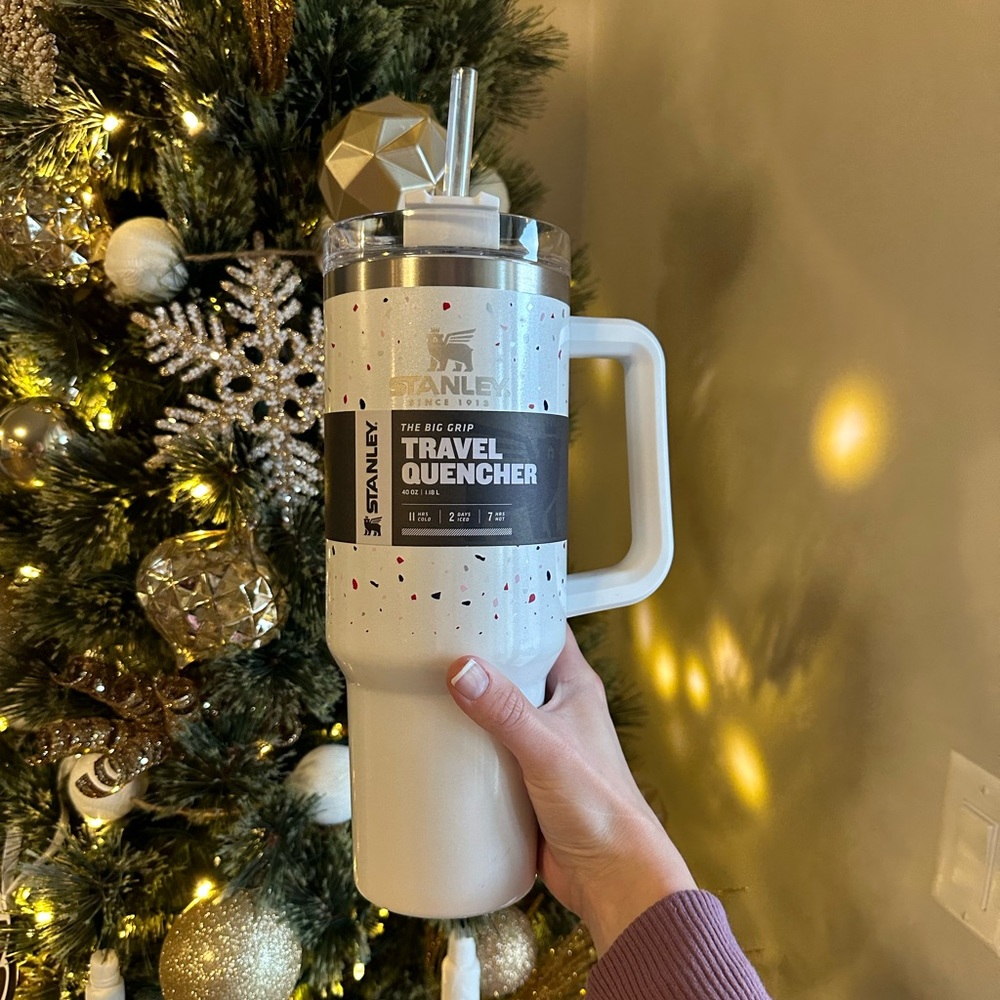 ✨ 40 OZ Stanley Quencher (Pearlescent Terrazzo) ✨